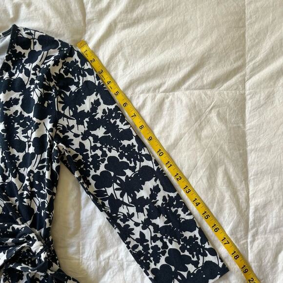 Brooks Brothers 346 Navy and White Floral Wrap Dress, Size Small - Picture 10 of 10